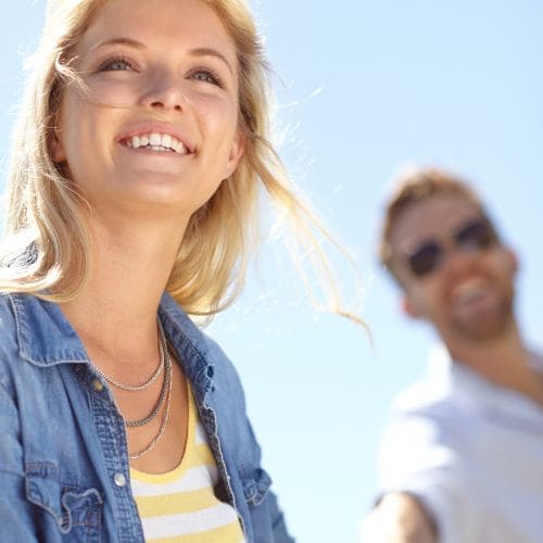Aceite con CBD al 40 chica rubia feliz